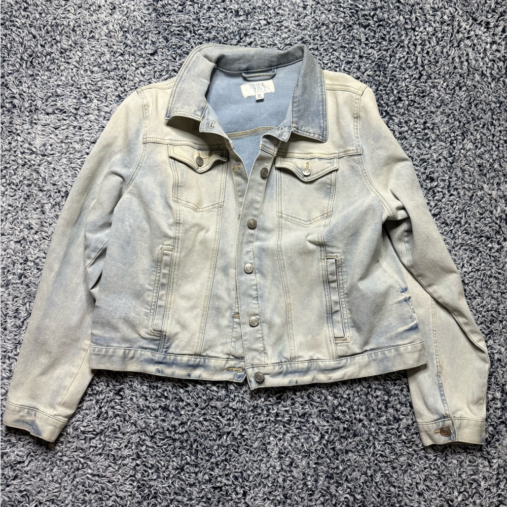 Time & Tru Light Wash Denim Women’s Jacket